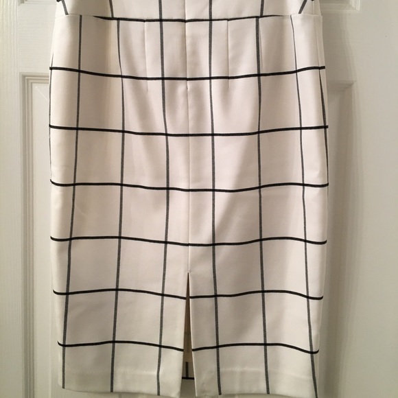 White & black striped pencil skirt - Picture 2 of 3